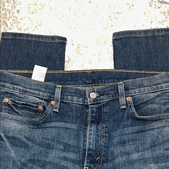 Levi's Blue Relaxed Jeans with Signature Style - Picture 6 of 7